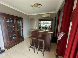 Luxueus en ruim penthouse met 3 slaapkamers,2 badkamers en 2 grote terrassen.Ontdek dit uitzonderlijke penthouse op de 6e verdieping,gelegen op de grens van Deurne en Borgerhout.<br />Belangrijkste troeven:<br />-3 kamers die als slaapkamers kunnen dienen,elk met toegang tot één van de 2 grote terrassen.<br />-2 badkamers :één met een bad en één met een douche.<br />-3 toiletten.<br />-Masterbedroom met dressing.<br />-Ruime woonkamer,vleugelpiano kan optioneel worden overgekocht.<br />-Keuken met aansluitende waskamer/berging.<br />-Ruime garage met extra berging(verplicht bij te kopen voor 25.000€),ideaal voor auto,fietsen en opslag.<br />Dit penthouse combineert luxe,slimme indeling en terrassen die de hele dag zon vangen.<br />