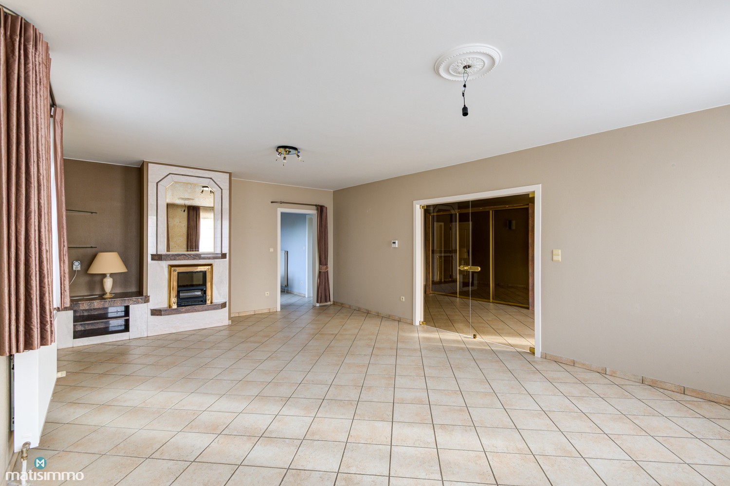 UITZONDERLIJK RUIME WONING MET 5 SLAAPKAMERS EN ONDERHOUDSVRIENDELIJKE TUIN TE MOPERTINGEN - foto 5