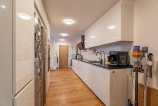 Op zoek naar een instapklare en energiezuinige woning in Deerlijk? Dan is dit precies wat je zoekt!Deze woning is ideaal voor wie zorgeloos wil...