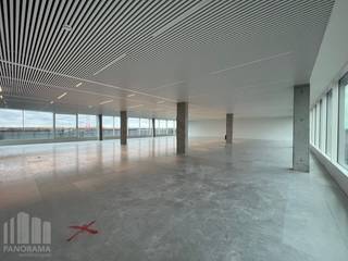 Phenomenally located offices with an area of 2,000 m² (and more) for rent on The Loop, barely 2 km from the E40/E17 interchange and near the R4 in Zwijnaarde. This unique location ensures excellent accessibility, both by car and public transport, and is just a few minutes from the centre of Ghent.<br /><br />The turnkey offices are located in two high-quality newly built BEN office buildings, one of which has four floors and the other five. Each of these floors is fully leased, allowing you to benefit from a spacious and efficiently equipped working area. <br />The buildings are connected by a centrally located central square, attractively and modernly designed as a relaxation area.<br />One of the absolute strengths of this project is its sustainability. The offices are equipped with a combination of innovative technologies such as a PV system, geothermal energy, climate ceilings and DALI-controlled lighting. Moreover, there are no fossil fuels.<br />Furthermore, the buildings have ample parking facilities, which is a big plus for both employees and visitors.<br /><br />The offices are available immediately. Establish your business in this exceptional environment and enjoy all the benefits this prime location has to offer. For more information or a no-obligation site visit, please contact PANORAMA B2B GENT KANTOREN on 09 225 09 02.