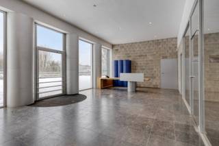 Dit vrijstaande gebouw, ontworpen door architect Jo Crepain, is gelegen in Niel (Boom) en dateert uit 1991 en verder uitgebouwd in 1995. Met...