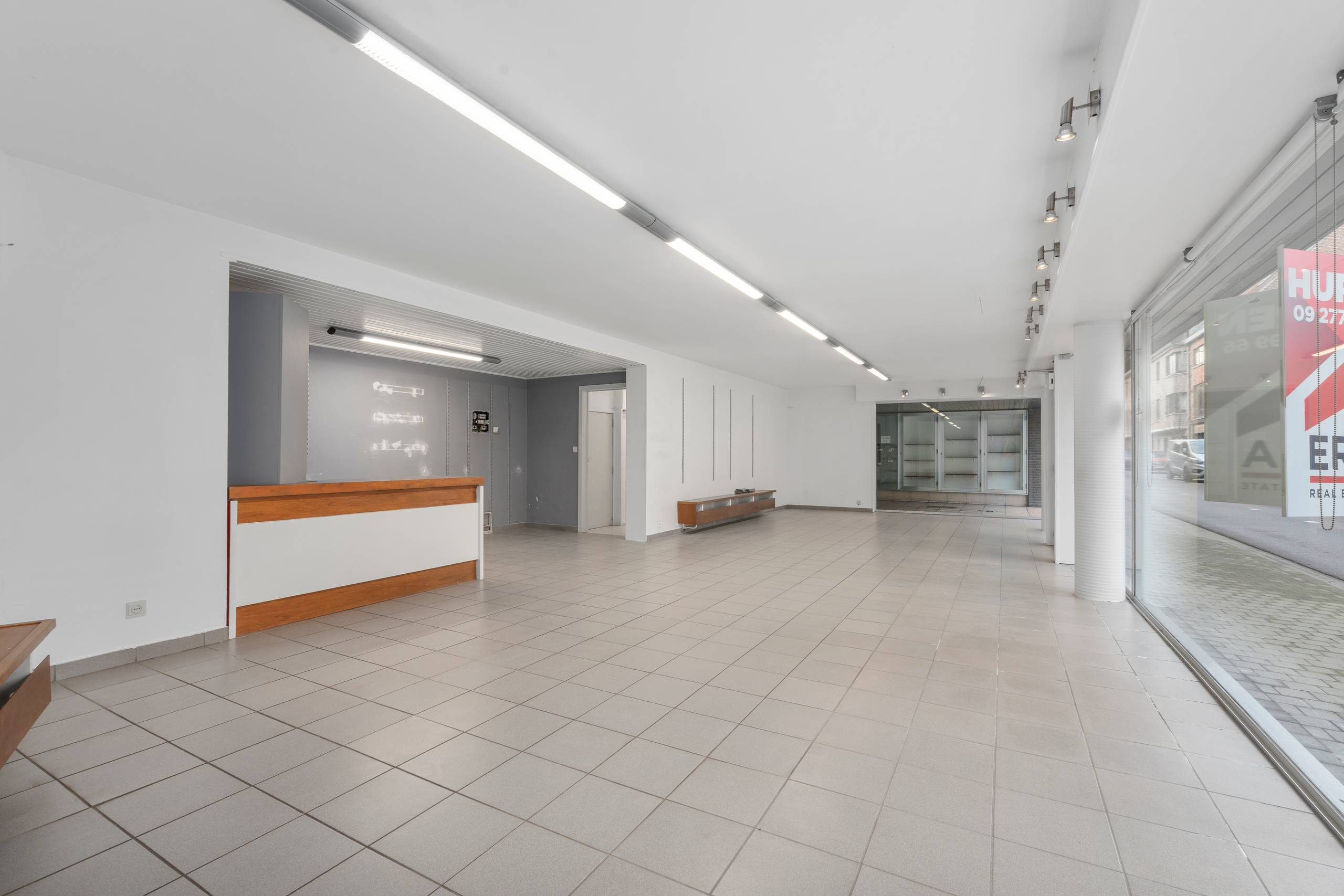 Gelijkvloers handelspand aan het ziekenhuis te huur Deinze - foto 5