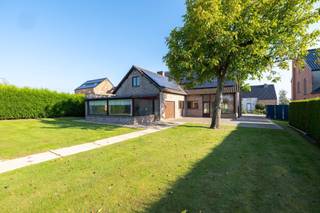 Bent u op zoek naar een handelspand dat ruimte, comfort én energiezuinigheid combineert? Deze veelzijdige woning is de perfecte locatie voor...