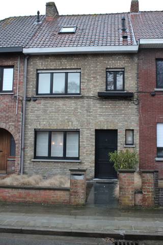 🏠 Te koop: Gerenoveerde, instapklare rijwoning📞 Bezoekmoment enkel op afspraak via: Sandra.timmerman@telenet.be✨ Energiezuinig (EPC B) & volledig...