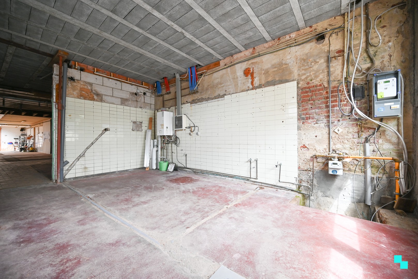 Bedrijfsgebouw met bovenliggend appartement te Sint-Eloois-Winkel - photo 3