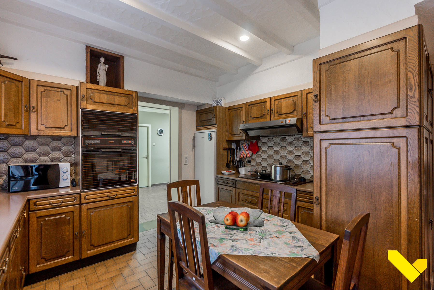 Karaktervolle halfopen bebouwing met ruim magazijn! - foto 5