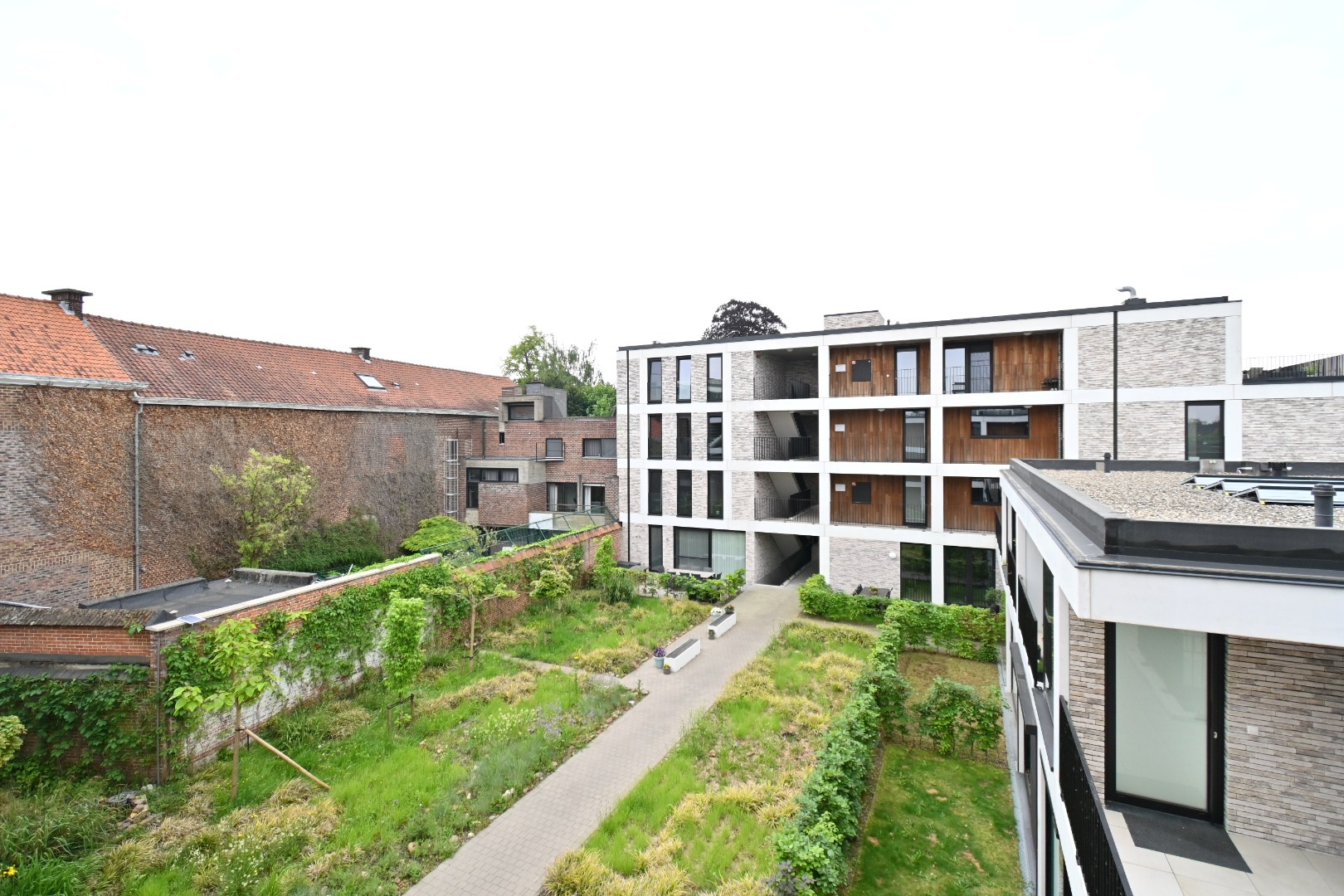 Knap recent appartement met 2 slaapkamers en mooi uitzicht - foto 2