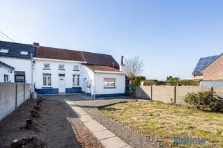 Ben je op zoek naar een betaalbare woning die je volledig naar eigen smaak kan renoveren? Deze compacte woning in Moorsel biedt een mooie kans...