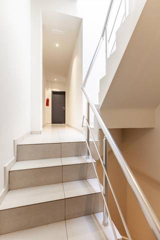 ENKEL VOOR STUDENTEN / ONLY FOR STUDENTS!Achter deze charmante gevel treft u een studentenresidentie aan waar we verschillende studentenkamers met...