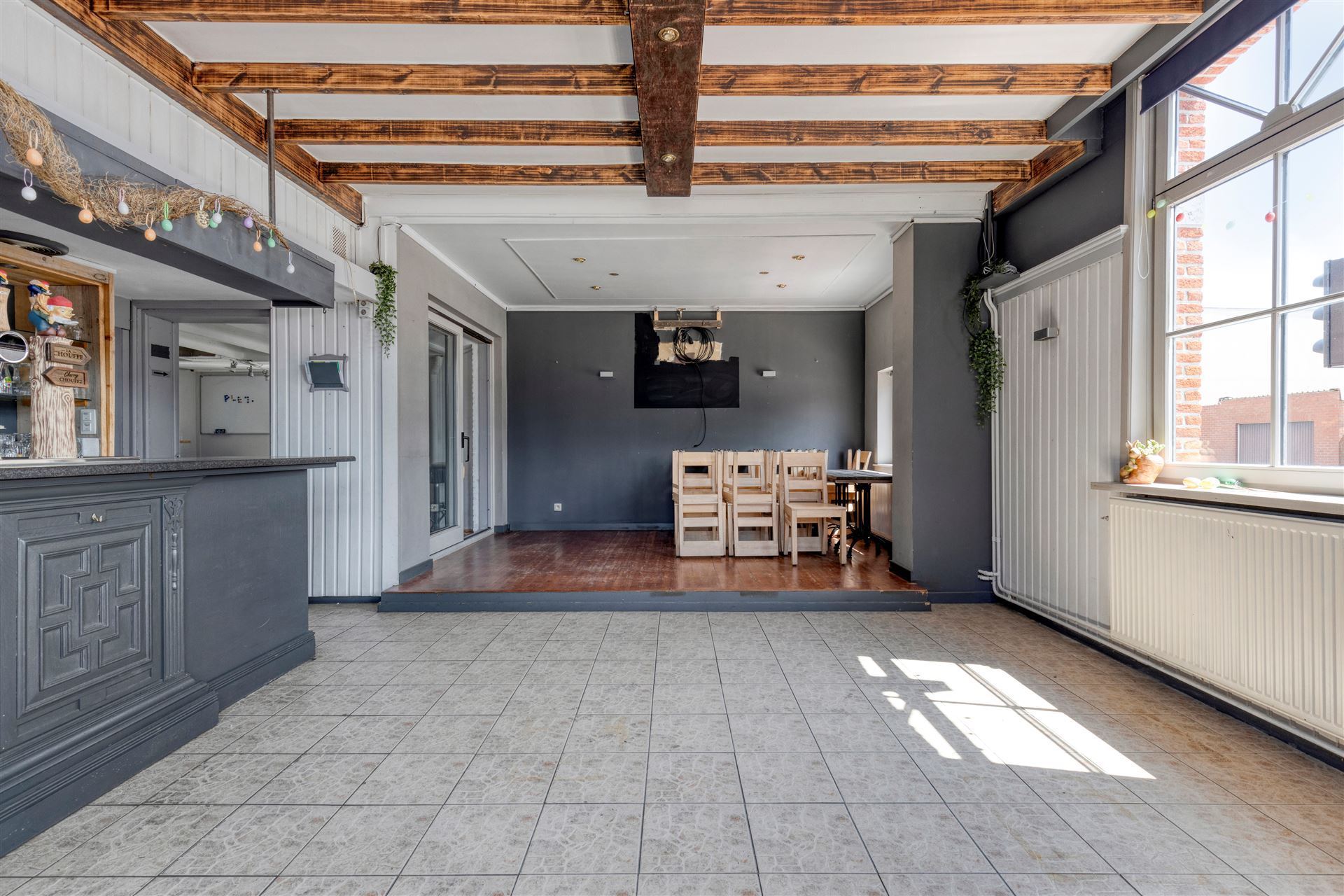 Handelspand met woonst en groot terras - foto 3