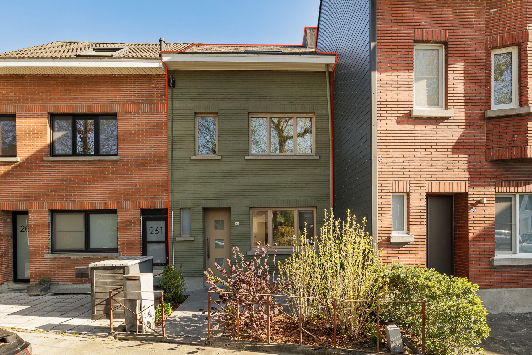 Aangename en ruime gezinswoning met 4 slpk's en tuin - foto 2