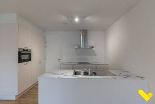 Recent gelijkvloers appartement met gezellige tuin en garage.<br /><br />We vinden dit recente, smaakvolle en energiezuinige appartement in hartje Geel. <br /><br />We komen binnen via de inkomhal die ons toegang geeft naar de woonkamer met open keuken. <br />Deze is lichtrijk vanwege de grote raampartijen en geeft een leuk uitzicht op het terras. <br />De open keuken werd volledig geïnstalleerd en geeft de moderne touch van het appartement weer. Aansluitend is er ook een grote berging. <br /><br />Verder beschikt het appartement over een ruime slaapkamer met tv-aansluitingen, een apart toilet en een badkamer met lavabo en inloopdouche.<br /><br />De tuin met terras van maar liefst 54 m² is volledig aangelegd en onderhoudsvriendelijk. <br />Tevens geeft deze ook doorgang naar de dubbele garage met automatische poort, die bij aan te kopen is aan een meerprijs van €20.000. <br /><br />Mis deze kans niet en plan uw afspraak op het nummer 014 58 02 08 of via info@immovl.be!