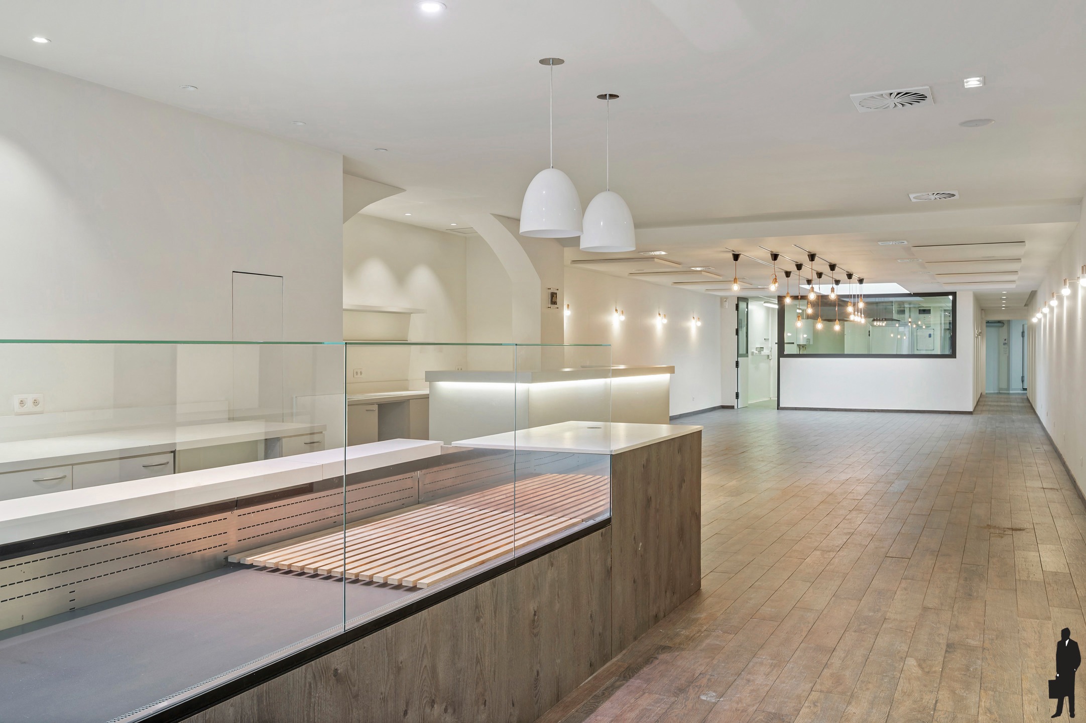 Een handels gelijkvloers gelegen in het centrum van Brasschaat! - foto 1