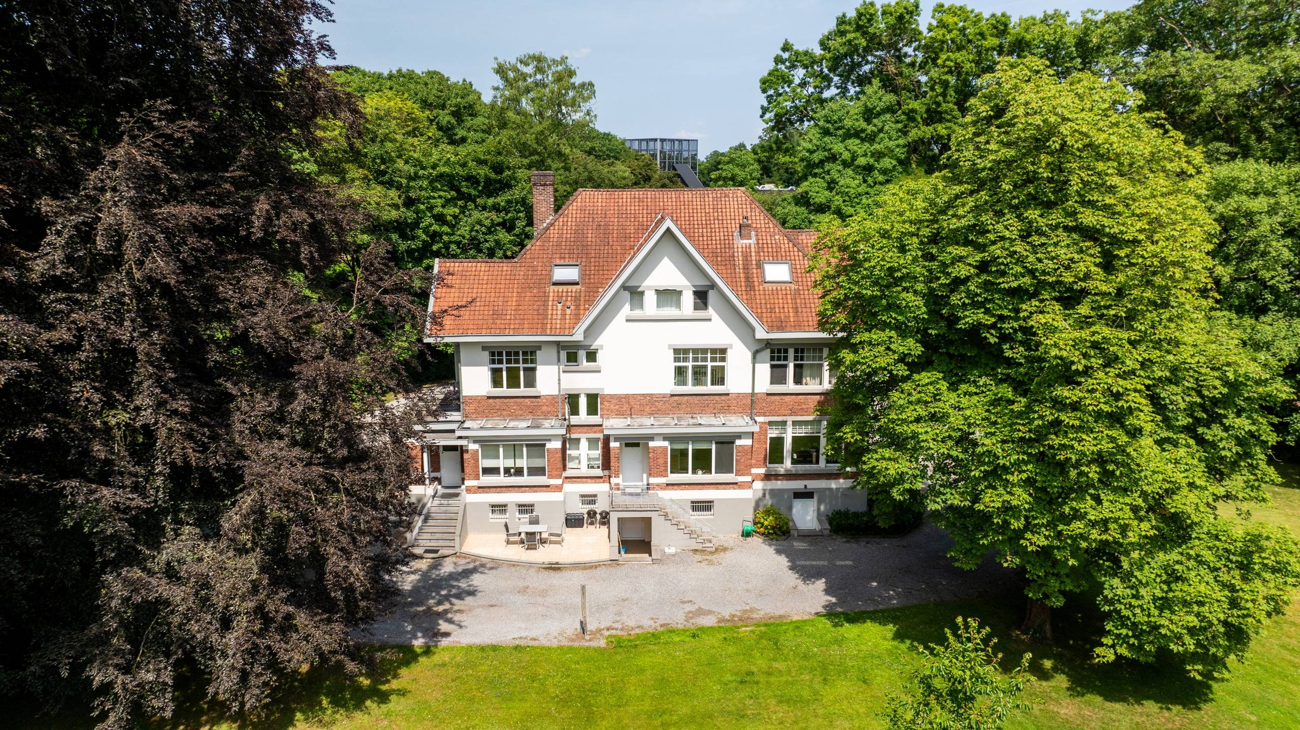 Villa de directeur majestueuse de 711m² située sur un terrain exclusif de 10125m² à Genk. - photo 4