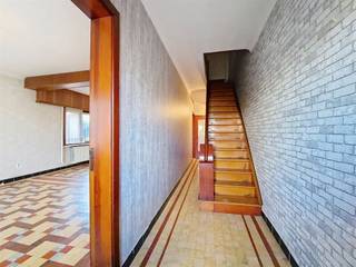 Ben je op zoek naar een woning met karakter, veel licht en ruimte om helemaal je eigen stempel op te drukken? Deze halfopen bebouwing heeft...