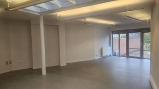 Intapklare kantoorruimte van 127 m² gelegen op de 1ste en 2de verdieping van een kleinschalig burelencomplex vlakbij het centrum van...