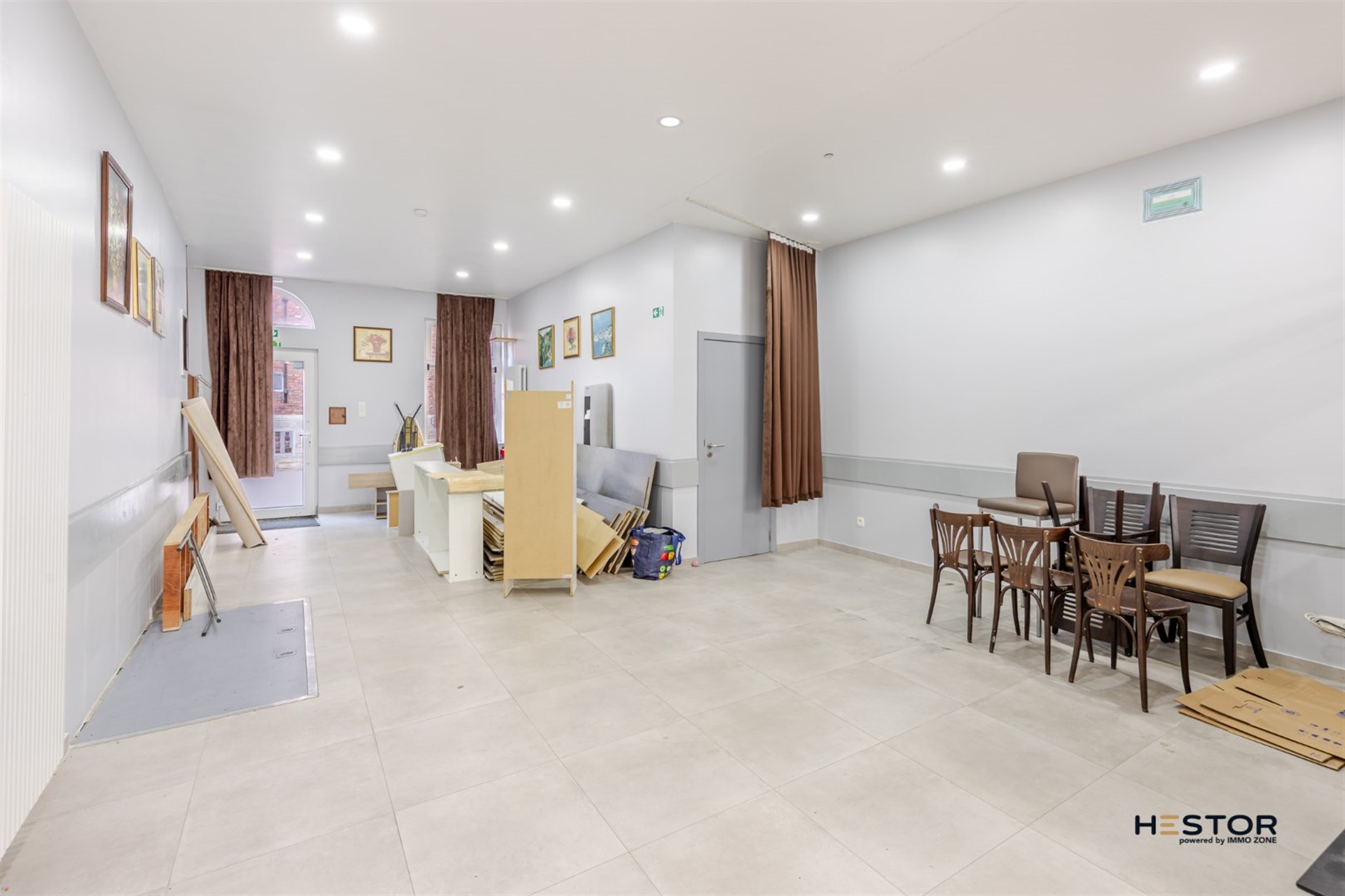 Centraal gelegen handelsruimte met duplex appartement in Sint-Niklaas - foto 3