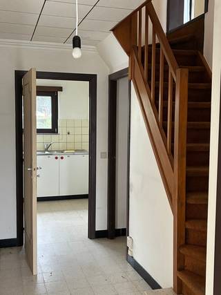 <p>Ruime te renoveren woning in Knokke-Heist<br /><br />Deze ruime te renoveren rijwoning bevindt zich in een rustige residentiële buurt waar de afgelopen jaren heel wat panden een grondige upgrade kregen. De woning beschikt over 5 slaapkamers, een inpandige garage en een mooie oppervlakte als tuin.</p>
<p>Deze woning wordt u aangeboden in samenwerking met het biedplatform van COVAST. <br />Indien u belangstelling heeft om een bod uit te brengen kan dit enkel via ALBERT Vastgoed.<br />Wanneer uw bod weerhouden wordt door de verkoper zal u als koper eveneens instaan voor de betaling van het honorarium aan COVAST. Het hororarium bedraagt 4,50% inc. BTW bovenop de geboden prijs. Alle wettelijke opzoekingen kunt u bekomen na contactname met Albert Vastgoed.<br /><br />Bent u op zoek naar een te renoveren woonst te Knokke-Heist, neem dan voor meer inlichtingen of een bezoek op afspraak contact op met Dominique Baes, ALBERT, op 0498/12.82.20 of via dominique.baes@albert.immo</p>