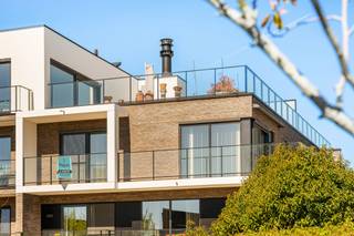 Recent en energiezuinig appartement met 2 slaapkamers, terras en ondergrondse garage, gelegen in een modern gebouw (2017) op wandelafstand van...