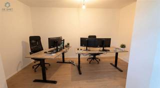 GERENOVEERD HANDELSPAND TE HUUR DICHT BIJ CENTRUM VAN GERAARDSBERGEN Dit recent gerenoveerde handelspand is als volgt ingedeeld: Inkomhal, berging,...