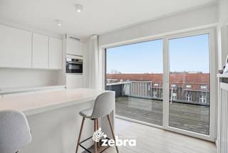 In de winkelstraat van Roeselare bevindt zich dit instapklare penthouse-appartement met twee zeer ruime terrassen. Gelegen op de zesde verdieping...