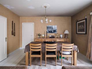 In het hart van Wetteren, op de eerste verdieping van een kleinschalig gebouw, wacht dit appartement op zijn nieuwe eigenaar. De gunstige ligging zorgt voor een vlotte verbinding met zowel het centrum als belangrijke uitvalswegen, waardoor het perfect is voor wie een evenwicht zoekt tussen rust en bereikbaarheid.<br /><br />Bij het binnenkomen word je verwelkomd in een lichtrijke leefruimte, waar grote ramen zorgen voor een aangename lichtinval. De open en functionele indeling creëert een warme, uitnodigende sfeer. De keuken is praktisch ingedeeld, ideaal voor dagelijks gebruik. Er is ook de mogelijkheid op termijn een open keuken te creëren.<br /><br />Verder beschikt het appartement over twee comfortabele slaapkamers. De badkamer is netjes afgewerkt en voorzien van een ligbad. Daarnaast is er een apart toilet en een kelderberging voor extra opbergruimte.<br /><br />Voor wie extra comfort zoekt, is er de mogelijkheid om een garagebox aan te kopen voor €15.000, zodat je wagen steeds veilig en droog geparkeerd staat.<br /><br />Of je nu op zoek bent naar een gezellige woonst of een interessante investering met een aantrekkelijk rendement, dit appartement biedt beide mogelijkheden. Een bezoek is absoluut de moeite waard!<br /><br />Het appartement is momenteel verhuurd, wat een direct rendement garandeert.