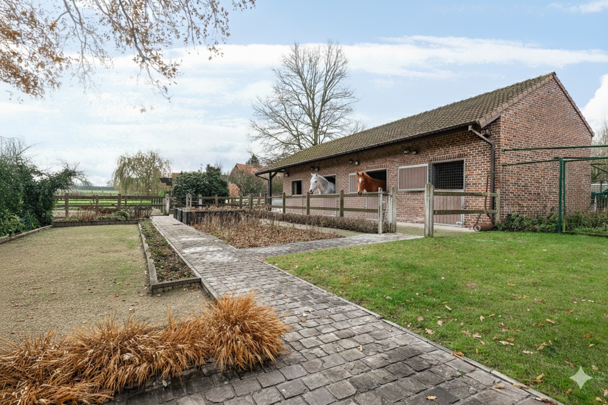 Unieke hoeve  (1.56ha) met paardenfaciliteiten &amp; overdekt zwembad. - foto 4