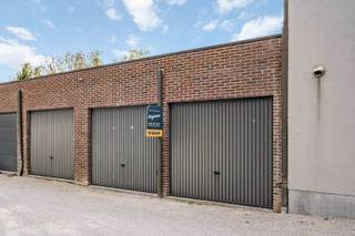 - Ideale ligging in het centrum van Dadizele:Gelegen achter de Kleppestraat, ingang via residentie Ter Klippe- Oppervlakte: 16 m²- Bouwjaar: 2009-...