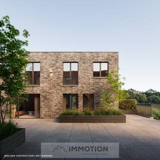 Woning 198 heeft de volgende indeling : <br /><br />In de kelderverdieping : een parkeerplaats, een ruime berging met directe toegang naar de woning. <br /><br />Op het gelijkvloers : een open keuken en eetplaats die door de grote raampartijen een bijzonder ruimtelijk gevoel geven.<br />De connectie met de tuin is optimaal, zodat je in de zomer bijna buiten kunt eten.<br /><br />Op de eerste verdieping: een inkomhal met toilet, een ruime en gezellige leefruimte die een aangename sfeer biedt.<br /><br />Op de tweede verdieping: een ruime nachthal met toegang tot 3 slaapkamers, een berging en een badkamer voorzien van een lavabo, douche en toilet.<br /><br />Deze woning beschikt over 8 zonnepanelen.<br /><br />Voor een persoonlijke afspraak of meer informatie kunt u rechtstreeks contact opnemen met Olivier op het nummer 0475 41 90 17 of stuur een mail naar olivier@immotion.be.