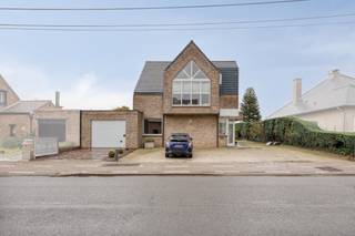 Bent u op zoek naar een huis met een grote ruimte voor een praktijk, kantoor of handelszaak? Lees dan zeker alle info op dewaele.com of bel...