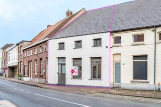 Welkom in deze volledig gerenoveerde eengezinswoning, centraal gelegen in het hart van Burcht.De vernieuwde gevel en frisse uitstraling zetten meteen...