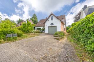 TE KOOP MET PRE-VIEW: enkel op afspraak.Ben je op zoek naar een woning met veel ruimte, comfort én flexibiliteit? Dan is deze charmante woning...