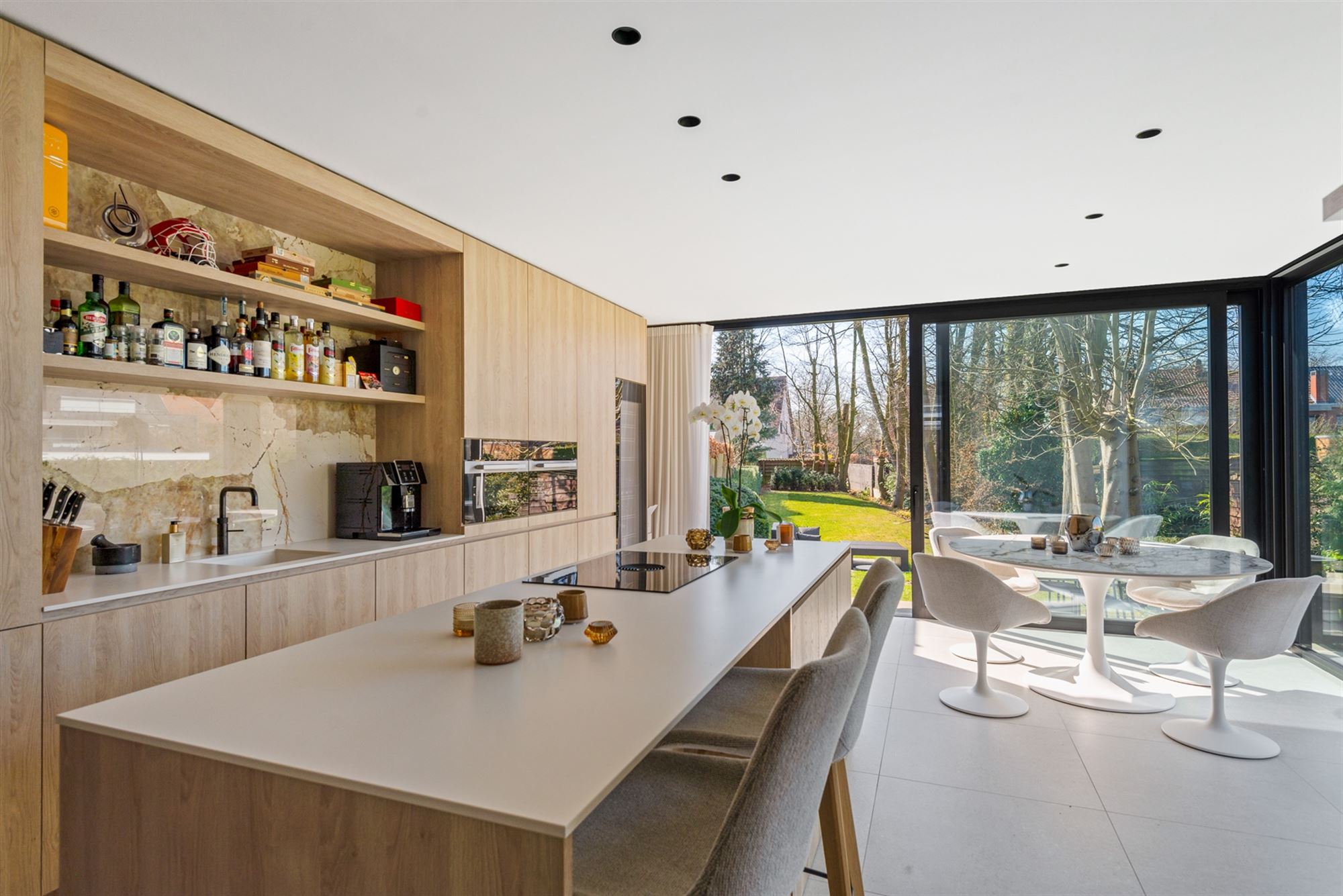 Volledig gerenoveerde woning vlakbij het centrum - foto 3