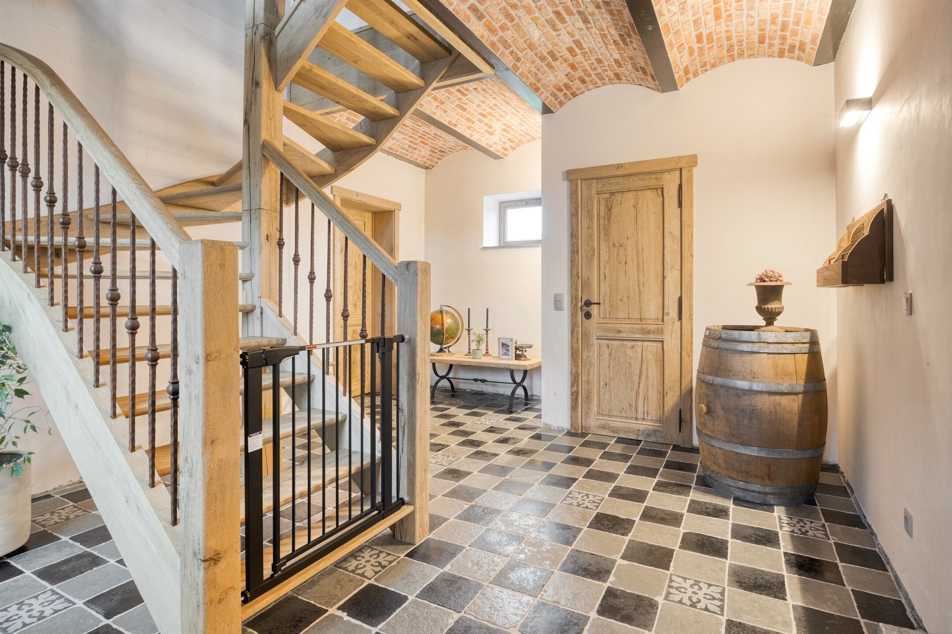 Volledige gerenoveerde woning met loods - foto 4