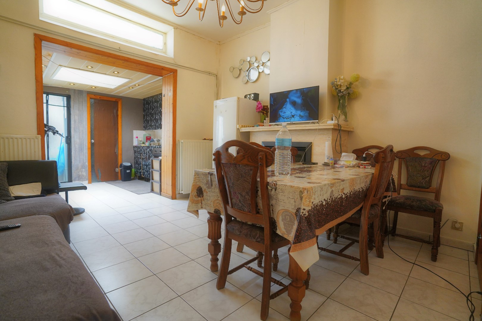 Relatief instapklare woning met 4 slpk en 2 badk, koer en terras - foto 4