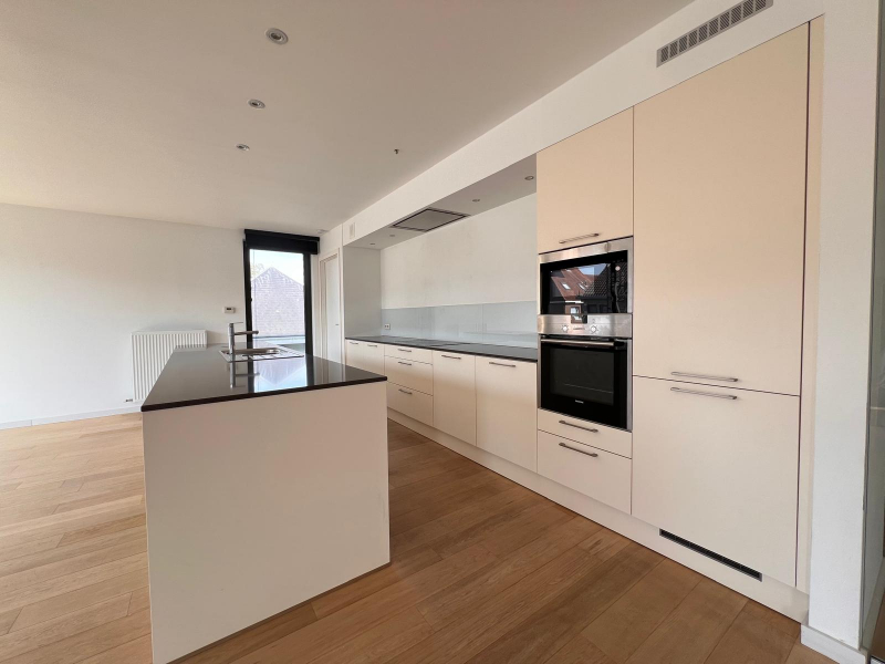 Exclusief licht 3 slaapkamer appartement met 2 gelijkvloerse autostaanplaatsen - foto 5