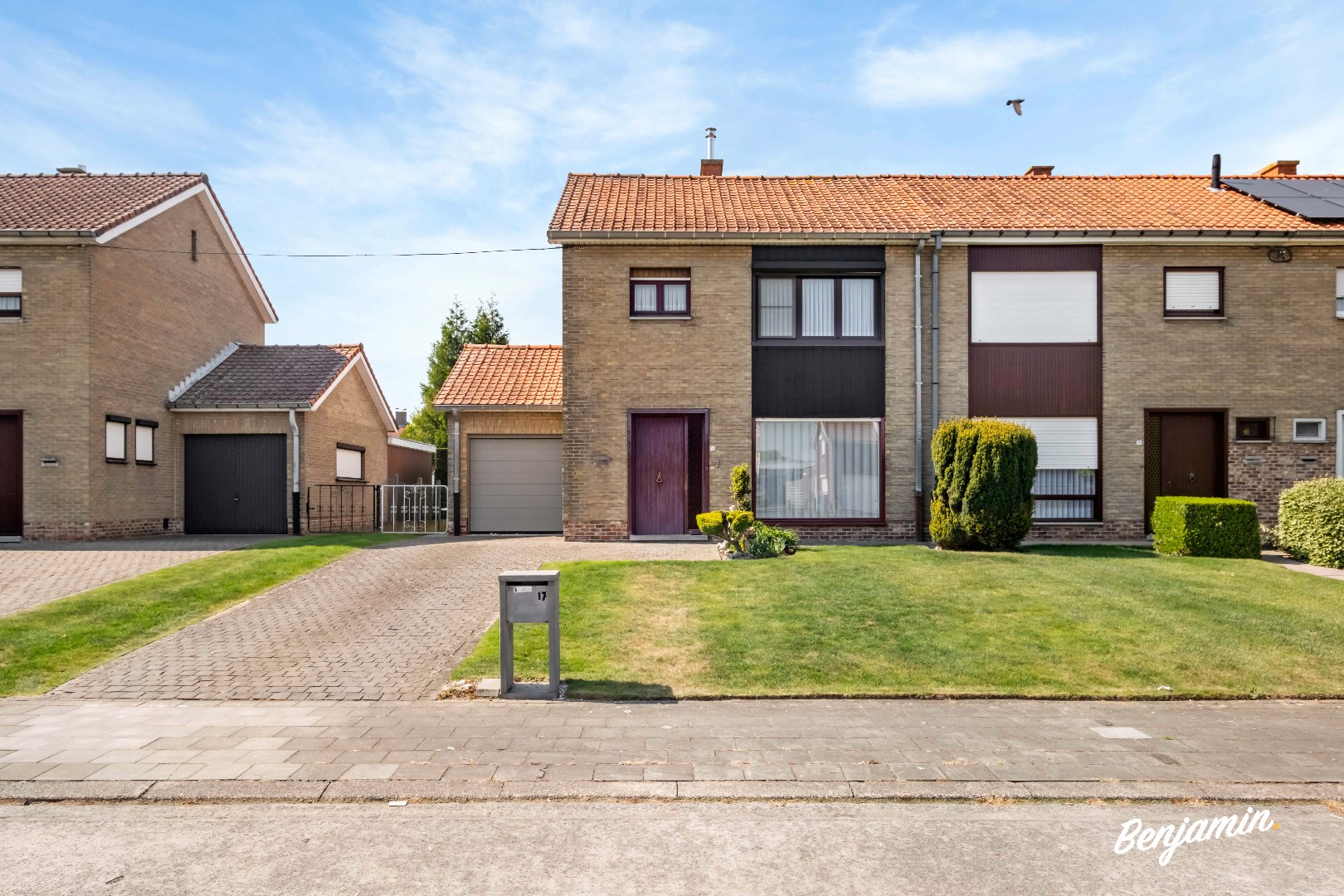 Halfopen woning met 3 slaapkamers, garage en tuin met uitweg in Harelbeke - foto 1
