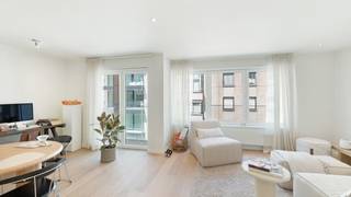 Mooi ongemeubeld 1 slaapkamer appartement vlakbij het Rubensplein.Inkom met ruime leefruimte en open keuken uitgevend op het balkon, aparte berging,...