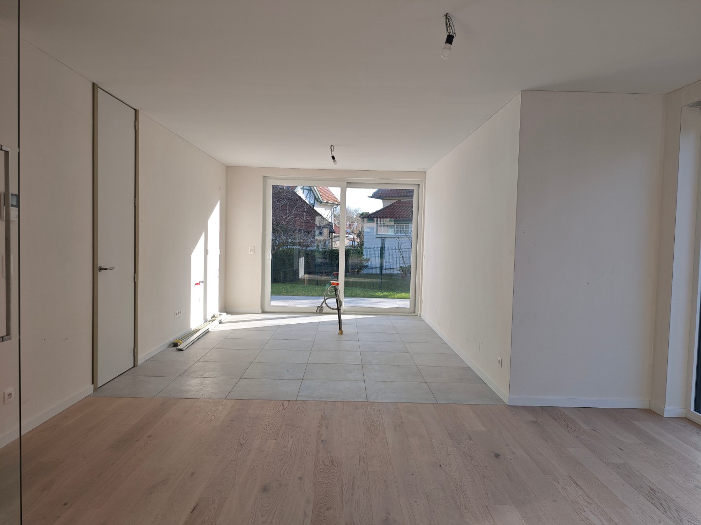 Lichtrijk gelijkvloers nieuwbouwappartement met ruime terrassen nabij de zee - foto 4