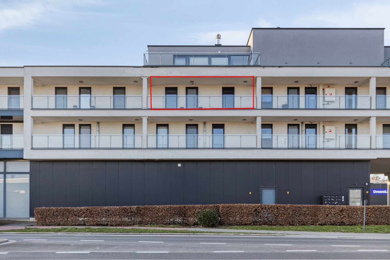 LICHTRIJK APP. VAN 90M² MET 2 SLPK., TERRAS en AUTOSTANDPLAATS OP TOPLOCATIE in BILZEN-HOESELT! - foto 2