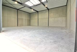 Nieuwbouw bedrijfsgebouw van 215 m2 met 1 privatieve parkeerplaats voor 1.075 EUR/mnd excl BTW Ontdek uw nieuwe bedrijfslocatie nabij...