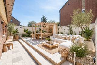 GEZINSWONING MET EEN BEWOONBARE OPP. VAN 206 M² NABIJ CENTRUM LANAKEN ! <br /><br />We vinden deze open bebouwing met een bewoonbare oppervlakte van 206 m² terug op een perceel van 2a 13ca in Lanaken. <br /><br />Voor meer informatie, neem zeker een kijkje op onze website via de volgende link:<br />https://www.sterkvastgoedmakelaars.be/detail/te-koop-woning-lanaken/7619096?dosearch=True&flowstatus=ForSale,ForSaleReserved,ForSaleWithBid,ToCompleteForSale,SoldUnderReserve,Sold&pageindex=1&pagesize=12&searchpage=ForSale&sortdirection=DESC&sortfield=pub_flowstatus&transactiontype=Sale