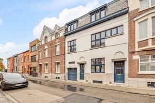 Gelegen in de rustige Donystraat, op wandelafstand van de Grote Markt, winkels, scholen en het station, combineert deze woning een centrale...