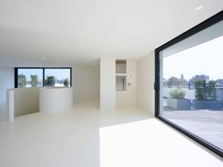 Ideaal gelegen tussen het Jubelpark en Montgomery, in een gebouw in Beaux-Arts-stijl uit 1910, biedt dit eigentijdse penthouse een...