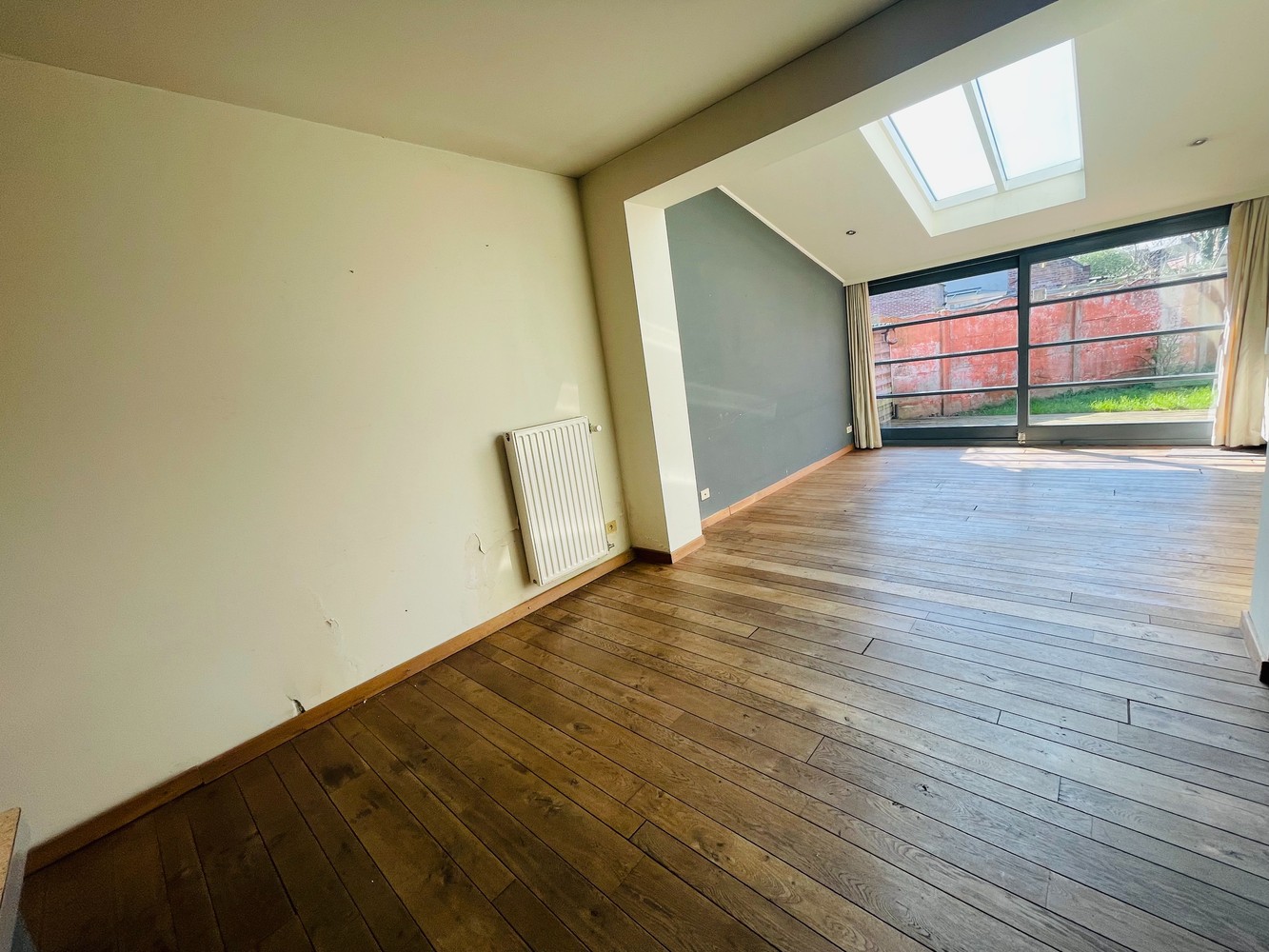 Assebroek, leuk ENERGIEZUINIG gezellig  instapklaar woonhuis met 3 SLAAPKAMERS en tuintje - foto 2