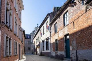 Bent u op zoek naar een karaktervolle herenwoning met tal van mogelijkheden in het hart van Aalst? Dan is deze authentieke woonst beslist een...