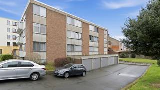 Immo3000 heeft een zeer gunstig gelegen 3 slaapkamer appartement te koop inclusief een garage met plaats voor twee wagens en een berging in de...