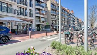 Spacious corner apartment with large terrace in a prime location in Knokke...
