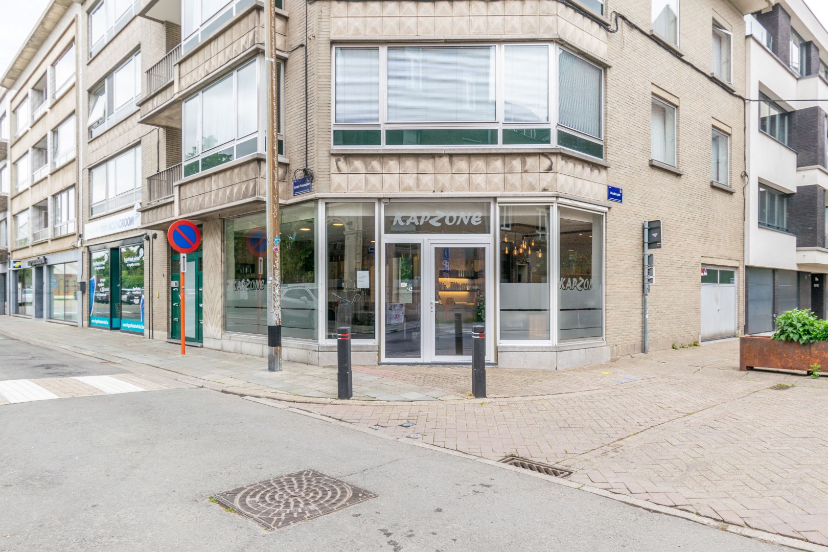 Een handels gelijkvloers op een perfecte commerciële (Possozplein)! - foto 1