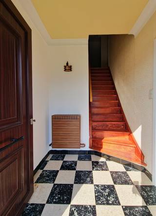 Ontdek deze open bebouwing uit 1964 op een perceel van maar liefst 1.470m², gunstig gelegen op enkele minuten van het centrum van...